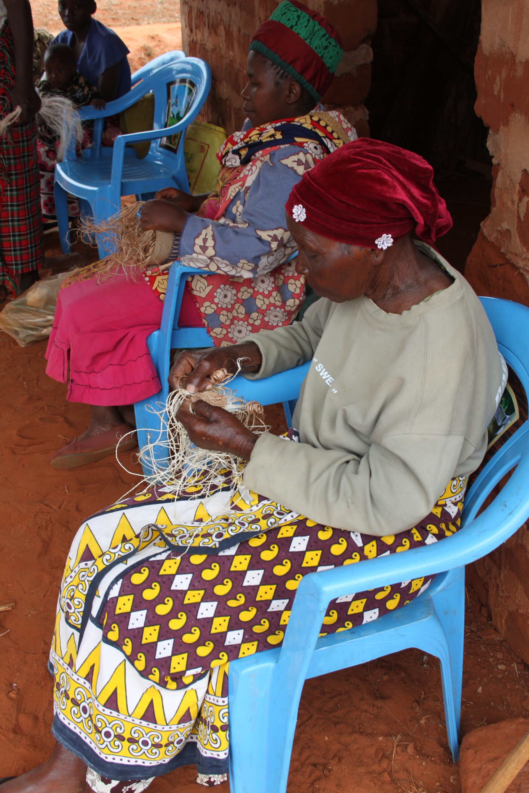 Weaving traditional sisal crafts